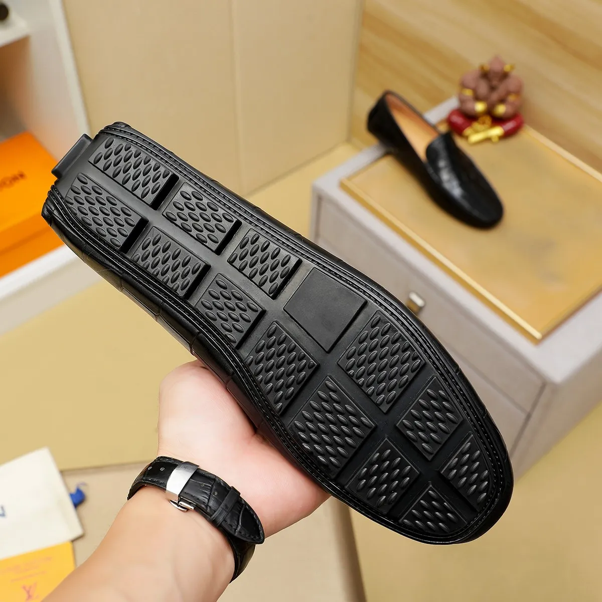 Men's shoes 💰360 💰 LV Louis Vuitton's top-quality Peaches men's shoes 💯Original copy of the official website, the upper is made of imported official website 1:1 material ❌Italian 🇮🇹 cowhide surface, imported pigskin lining. It’s definitely not made with ordinary craftsmanship, it’s the model used by celebrities! The factory’s craftsmanship is designed to create the most perfect shoes for trendy men! Colors available! 38-44 yards